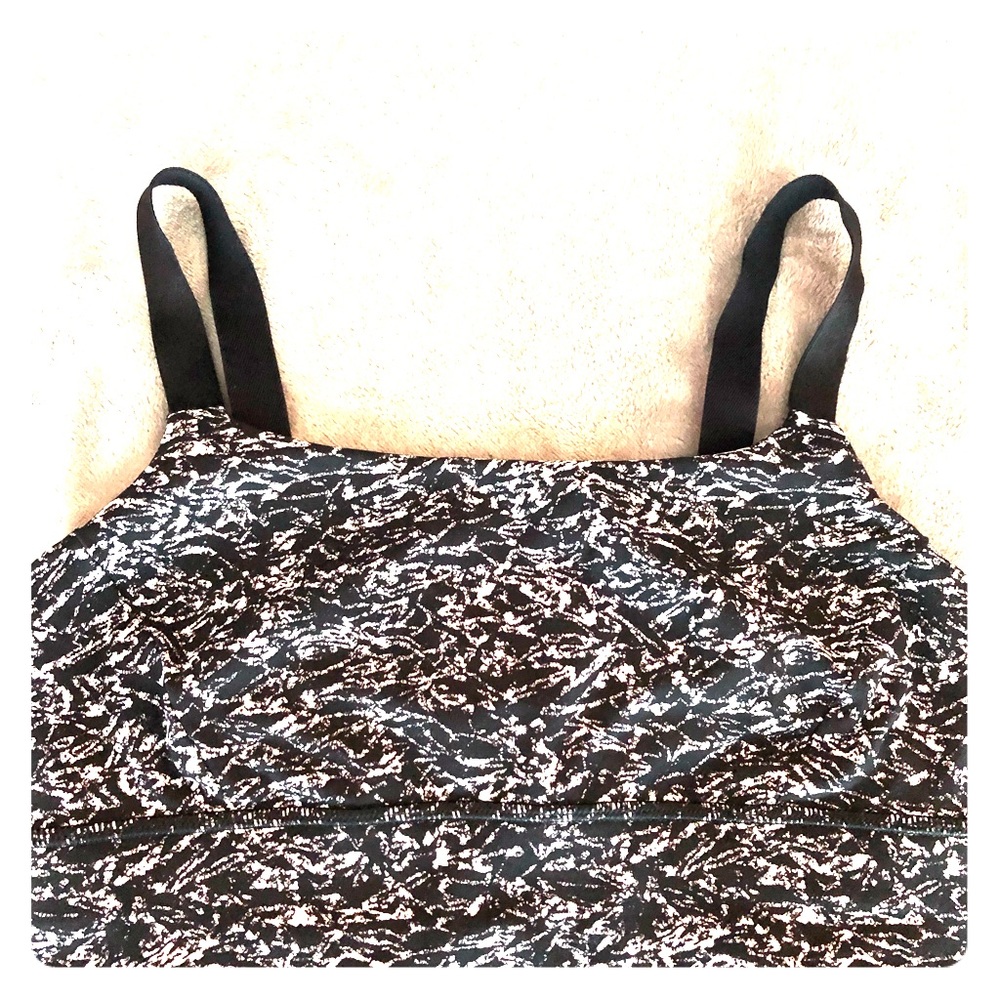 Lululemon adjustable strap sports bra. Size 6